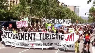 “Turistas, vayan a sus casas”: desde Venecia a Barcelona protestan contra la turisificación de los arriendos