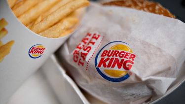 Burger King pide disculpas por publicidad machista: Ofrecía hamburguesas gratis a mujeres embarazadas por futbolistas
