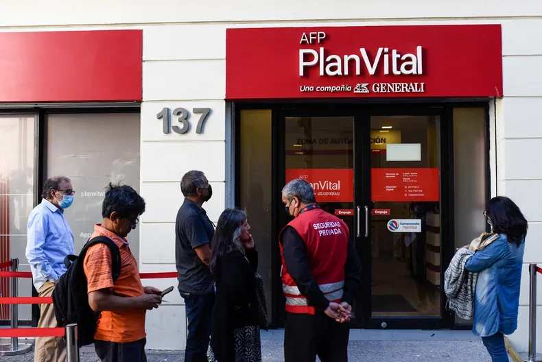 abogada venezolana logra en juicio que afp le devuelva fondos previsionales se los habian negado por falla online.webp