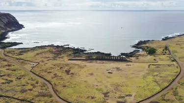 Isla de Pascua apunta a fortalecer turismo con nuevo aeropuerto y 40 km de ruta pavimentada