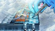 El país lidera en litio, pero estudia el ion-sodio, tecnología más barata y resistente al frío que podría dominar el almacenamiento de energía y la movilidad.