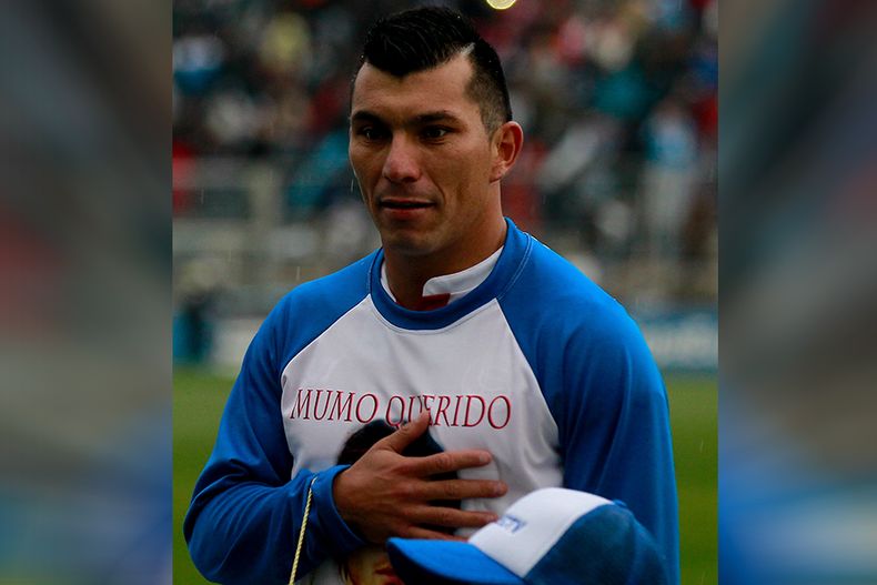 8195 gary medel uc.jpg