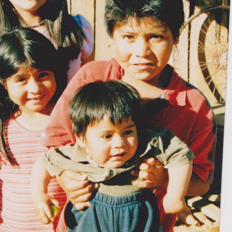 Camilo y su hermano.jpg