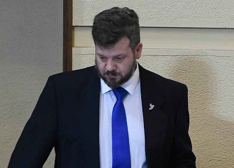 18606 kaiser golpe.jpg