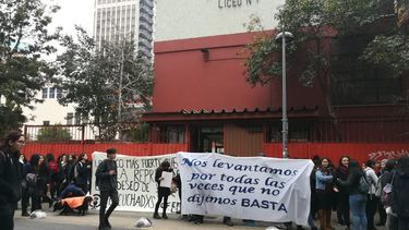 Estudiantes del Liceo 1 fueron detenidas en medio de movilización por alumna expulsada por denunciar acoso sexual