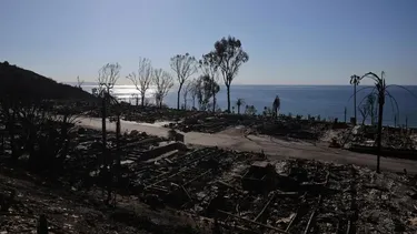 Policía de EE.UU. confirma detención de posibles autores de incendio de Los Ángeles que ya suma 25 fallecidos