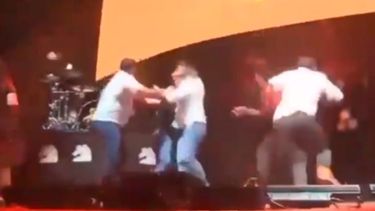 VIDEO| Escenario cae sobre todos en México y causa 9 muertos: Así fue el fatal momento