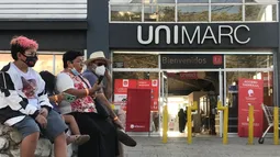 Supermercado deberá pagar $10 millones a clienta que se fracturó el brazo por caer en escalera mecánica sin mantención