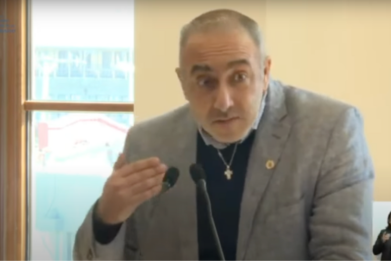 repudio por mensajes transfobicos de profesor de la pucv transmitidos por youtube piden sanciones.png