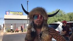 Yellowstone Wolf: ¿Quién es el hombre de cachos y disfraz que lideró el asalto al Capitolio?