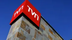 TVN acusó a periodista de no cubrir incendio y emitir programa grabado: Lo despidieron y canal le pagará $122 millones