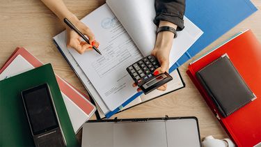 Chile, el país de la OCDE en que el impuesto de empresas más contribuye al fisco