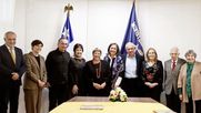 May Chomali junto a expresidente Michelle Bachelet. May Chomali junto a expresidente Michelle Bachelet.