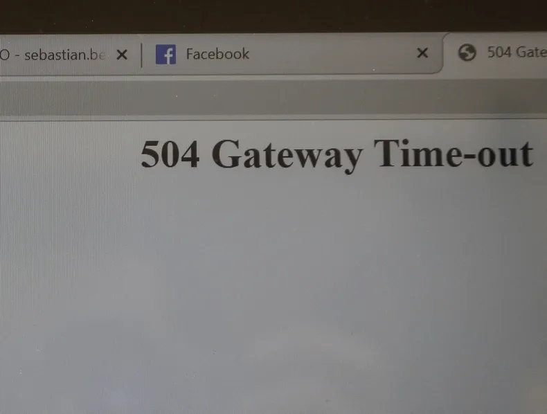 10944 pagina caida.webp