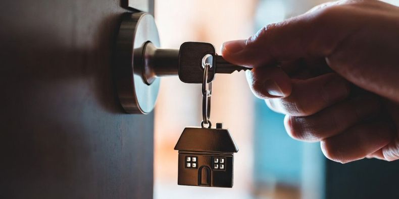 Serviu deberá reincorporar a beneficiaria excluida de proyecto habitacional en Arica / Grok (Referencial)