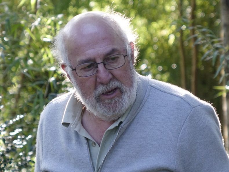 carlos trujillo  el nominado al premio nacional de literatura que tiene  poemas desperdigados por todo el mundo .jpeg