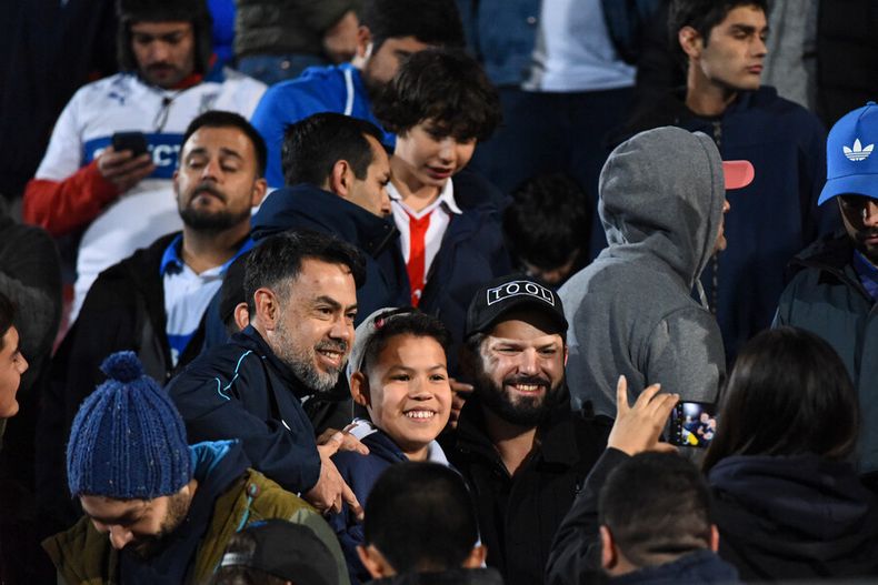 Presidente Boric en el estadio Santa Laura 1.jpg