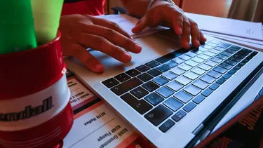 Abogado pidió borrar de sitio web acusaciones de estafa en su contra: Corte determinó que no se vulneraron sus derechos