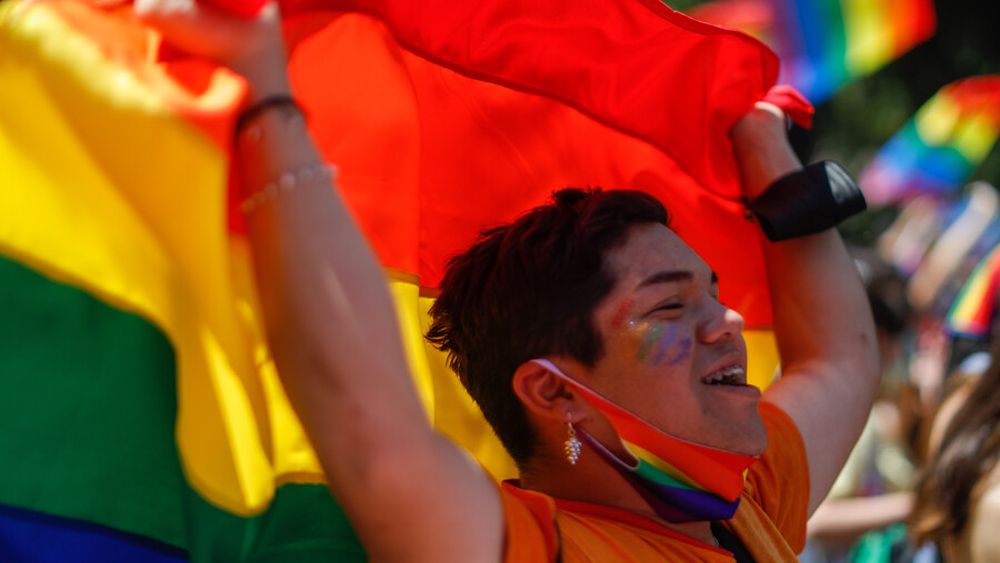 8 de 10 personas LGBTIQ+ ha vivido discriminación en Chile y 67% la recibe antes de los 18 años