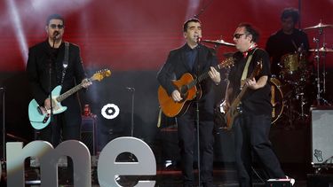 COVID-19 en Chile empieza a afectar a los eventos: Cancelan show de Los Tres y Lucybell
