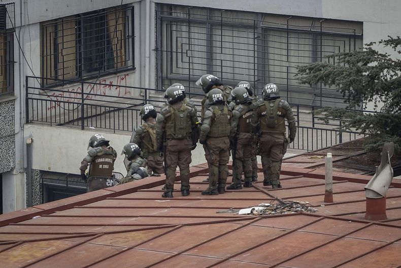 carabineros in.jpg
