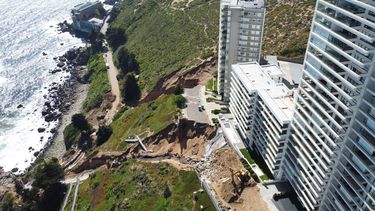 Sólo en Chile: Entran a patadas y roban 7 departamentos en torre evacuada de socavón de Viña