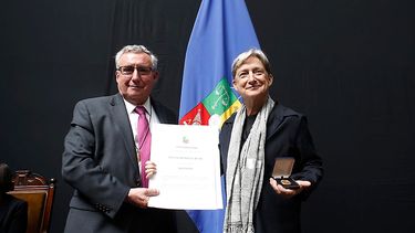 Las sombras de la aclaración de Alfredo Jocelyn-Holt sobre el doctorado Honoris Causa de Judith Butler en la U de Chile