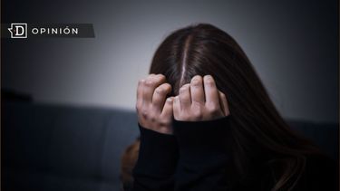 El Desconcierto | 5620 una joven cubriendose el rostro imagen referencial de depres.jpg