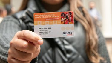 Así es como los estudiantes pueden postular a las Becas Junaeb: Pagan desde alimentación a vivienda