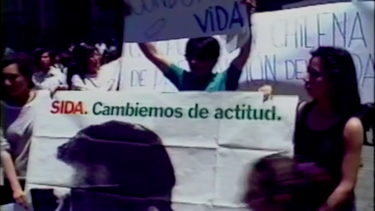 Exposición reflexiona sobre el panorama del VIH/Sida en Chile y ofrece test rápidos a comunidad LGTBIAQ+