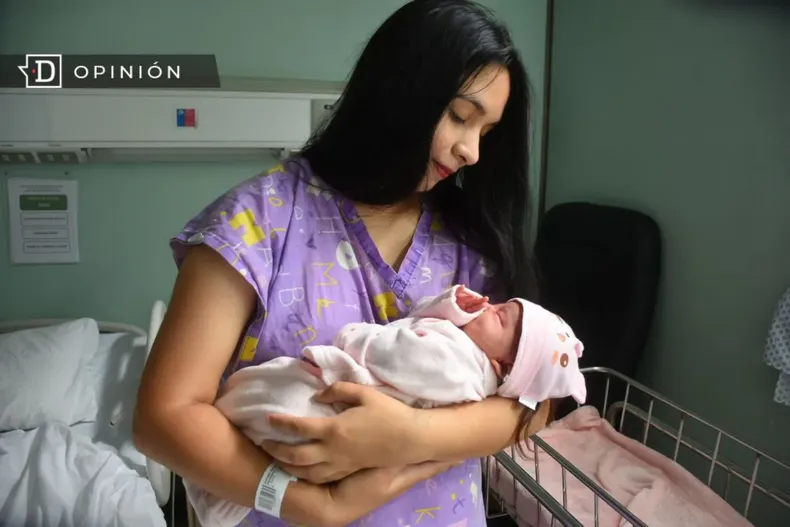 14828 madre con su hijo recien nacido.webp
