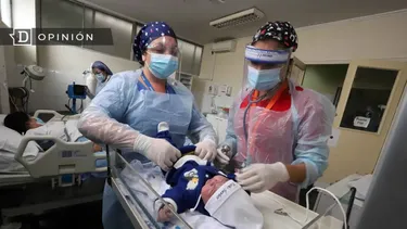 El Desconcierto | 16243 imagen de un bebe siendo atendido post parto.webp