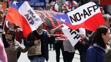 El Desconcierto | 10608 gente protestando contra las afp.webp