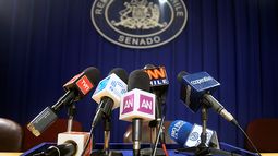 Creatividad o esencia: El periodismo duopólico y las opciones del Frente Amplio