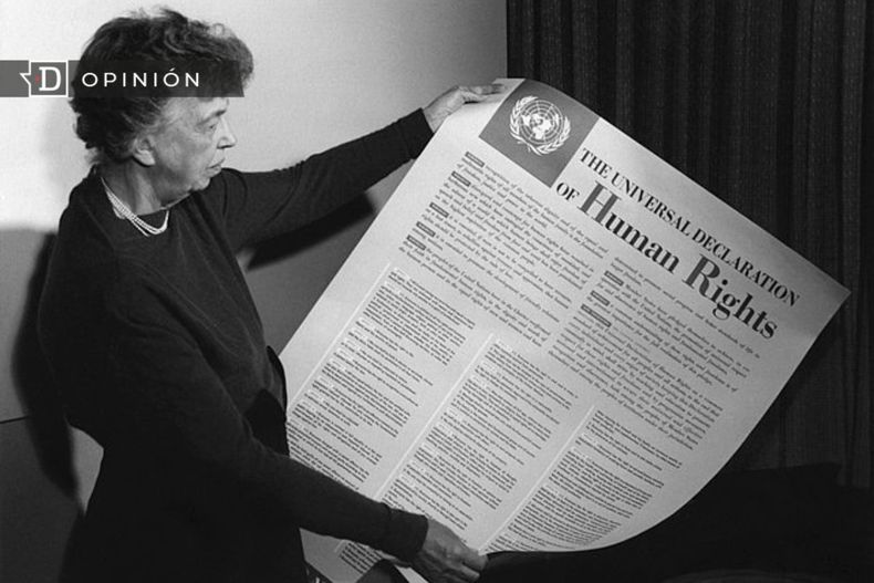 8524 eleanor roosevelt con la carta de los derechos humanos.jpg