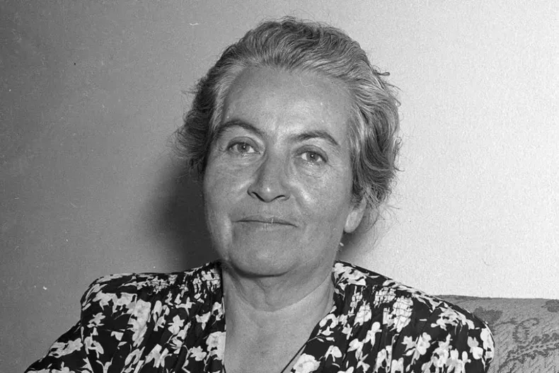 14017 gabriela mistral.webp