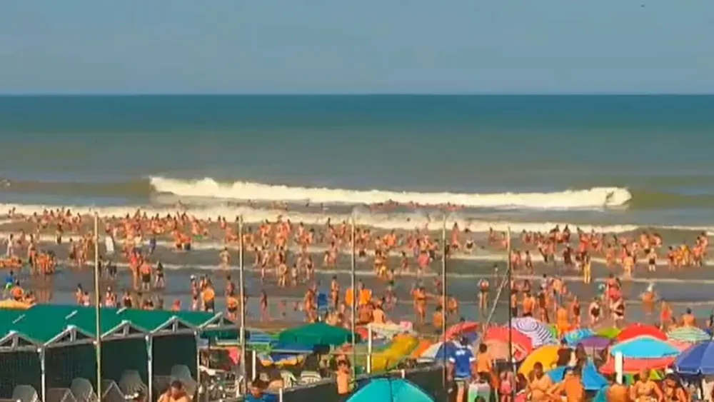 VIDEO| Meteotsunami causa un muerto y más de 30 heridos en Argentina: ¿Qué significa este fenómeno y podría pasar en Chile?
