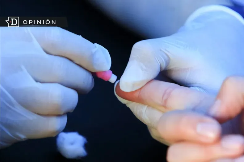 13023 persona tomando un examen vih.webp