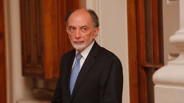 Un acto caprichoso: Sin su consentimiento, abogada busca anular destitución de Sergio Muñoz