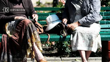 El Desconcierto | 13728 personas adultas en una banca.webp