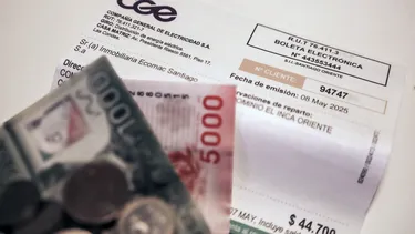 CGE cobró boleta con alza de 7.740% por $1,35 millones y cortó la luz pese a orden de la SEC: Corte ordena reponer suministro