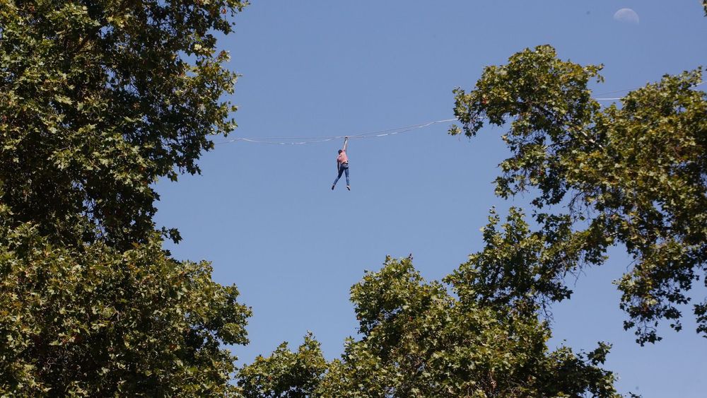 VIDEO| Impresionante: Equilibrista Nathan Paulin cruzó la Alameda a 50 metros de altura