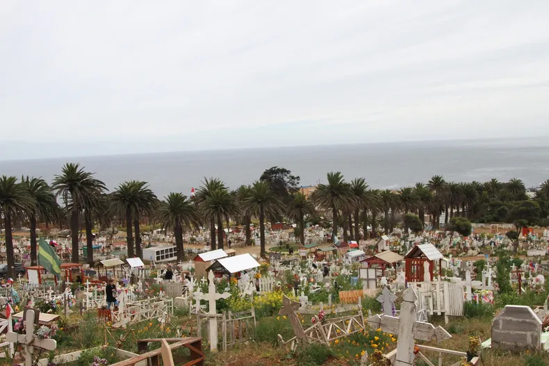 buscan en cementerio de playa ancha restos del sacerdote chileno britanico miguel woodward asesinado en la dictadura.webp