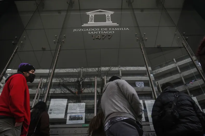 saldo deuda de 1 9 millones en pension de alimentos e igual lo mantuvieron con arresto fue a juicio y corte ordeno alzar apremios.webp