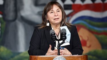 Sobreseen a exministra Jeanette Vega por llamado de asesora a Llaitul