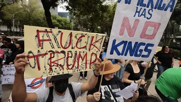 Las protestas contra autoritarismo de Trump se saldan con decenas de arrestos en más de dos mil manifestaciones