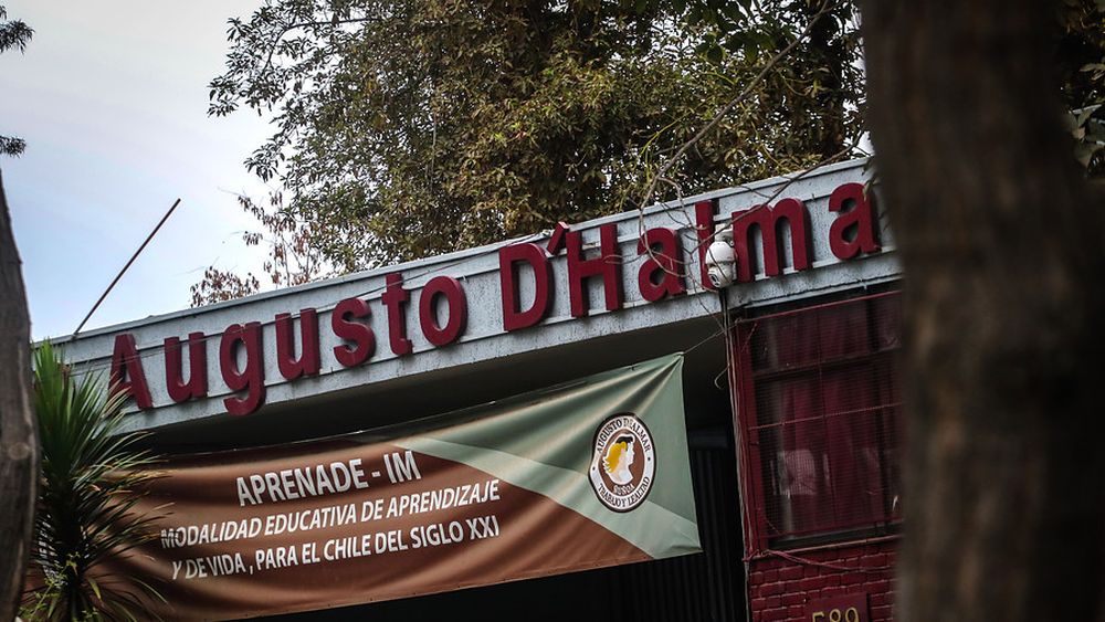Por presencia de roedores suspenden clases en Liceo Augusto DHalmar de Ñuñoa