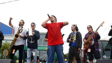 Santaferia compartirá escenario con Damas Gratis y será la primera banda chilena en tocar en Pasión de Sábado