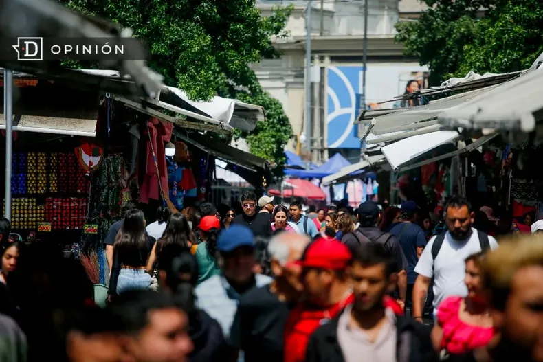 27867 foto de personas en el barrio meiggs en fin de ano.webp