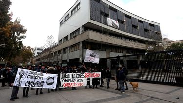 Estudiantes vuelven a tomarse el Instituto Nacional con más de 70% de apoyo en votación